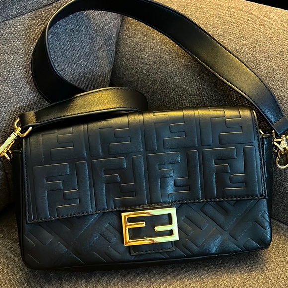 Fendi Baguette Logo Shoulderbag - Picture 3 of 16